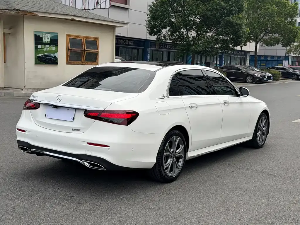 Mercedes-Benz E-Class — фото 10