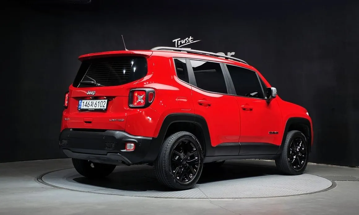Jeep Renegade — фото 10