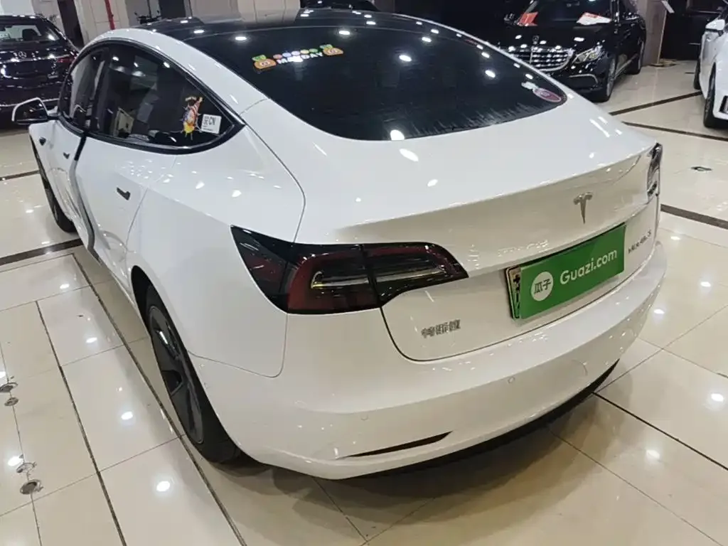Tesla Model 3 — фото 3
