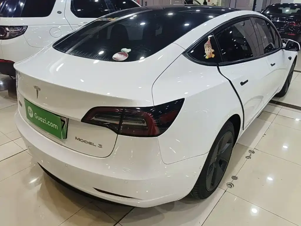 Tesla Model 3 — фото 4
