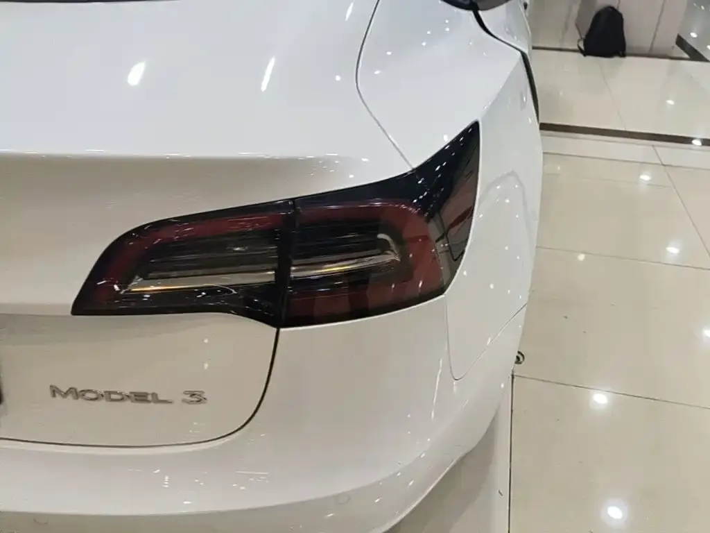 Tesla Model 3 — фото 5