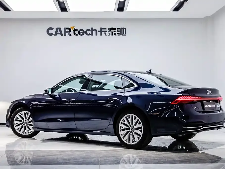 Audi A7L — фото 8