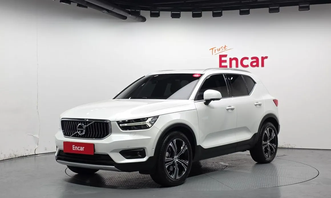 Volvo XC40 — фото 1