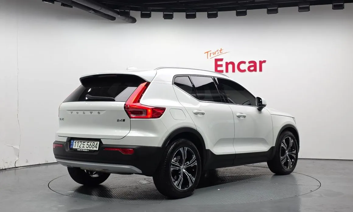 Volvo XC40 — фото 3
