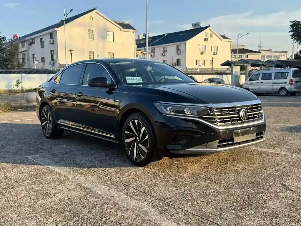 Volkswagen Passat — фото 1