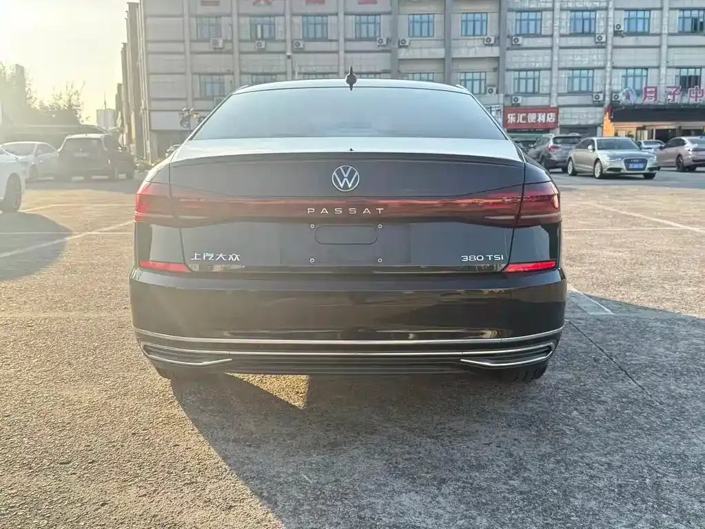 Volkswagen Passat — фото 9