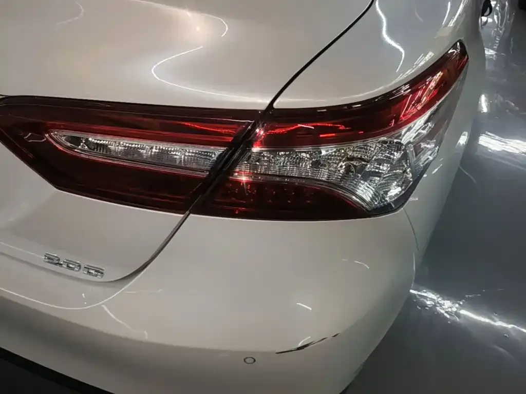 Toyota Camry — фото 3