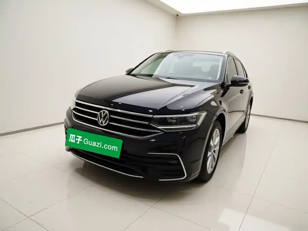 Volkswagen Tiguan L — фото 1
