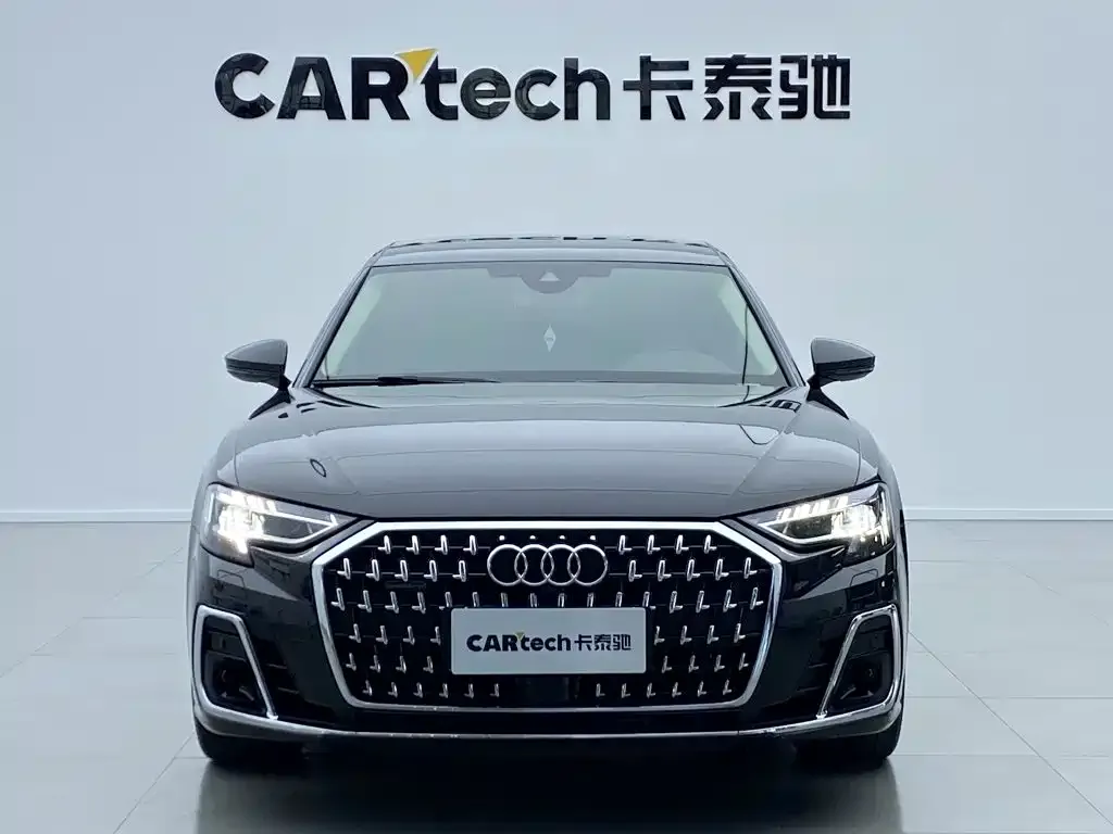 Audi A8 — фото 1