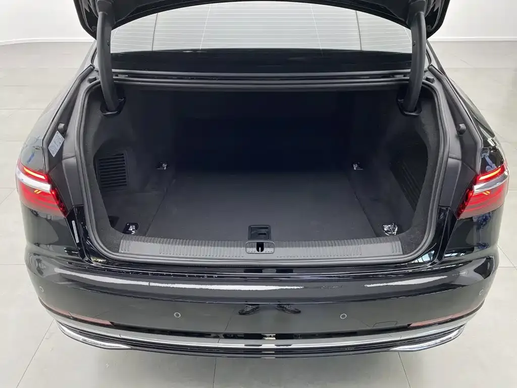 Audi A8 — фото 7