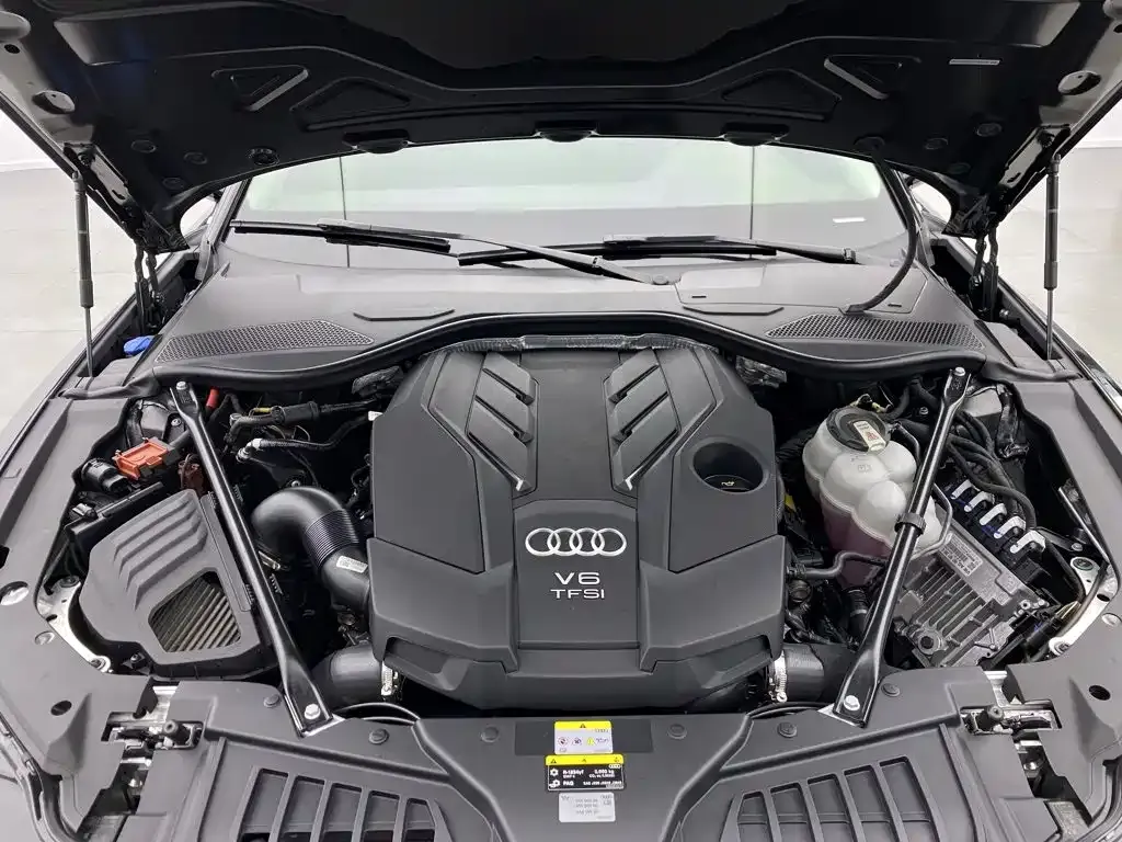 Audi A8 — фото 2