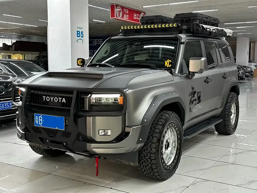 Toyota Prado — фото 1