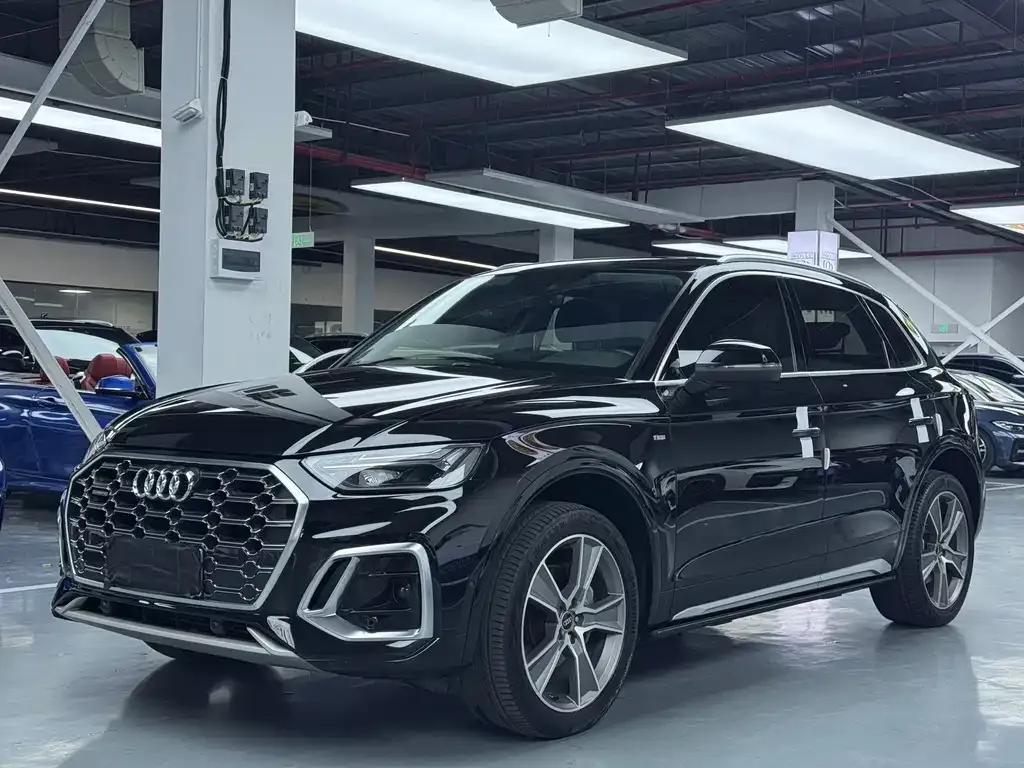 Audi Q5L — фото 1