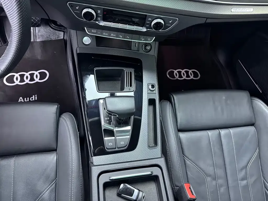 Audi Q5L — фото 5
