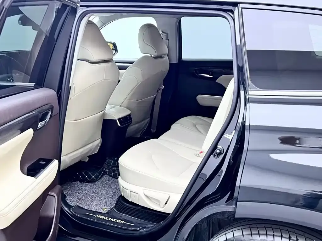 Toyota Highlander — фото 5