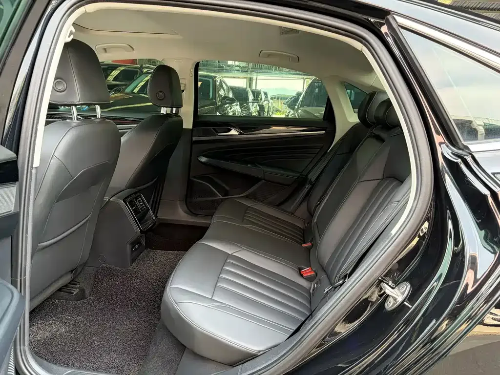 Volkswagen Passat — фото 6