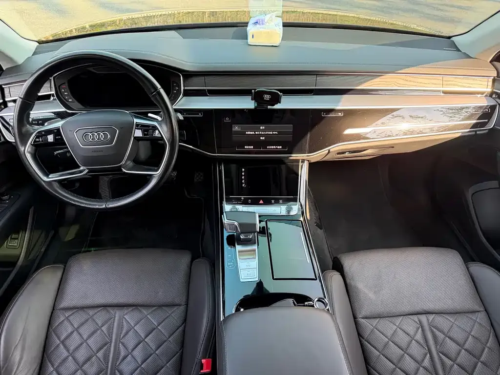 Audi A8 — фото 4
