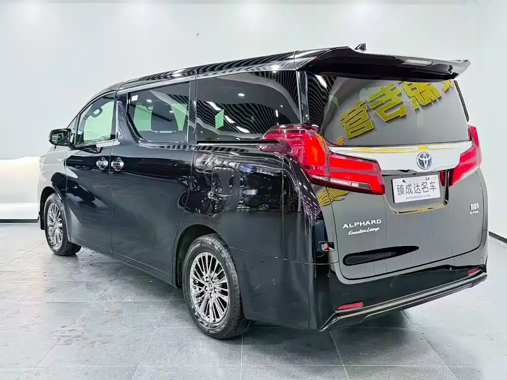 Toyota Alphard — фото 9