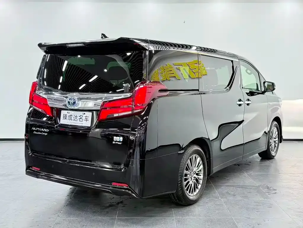 Toyota Alphard — фото 4