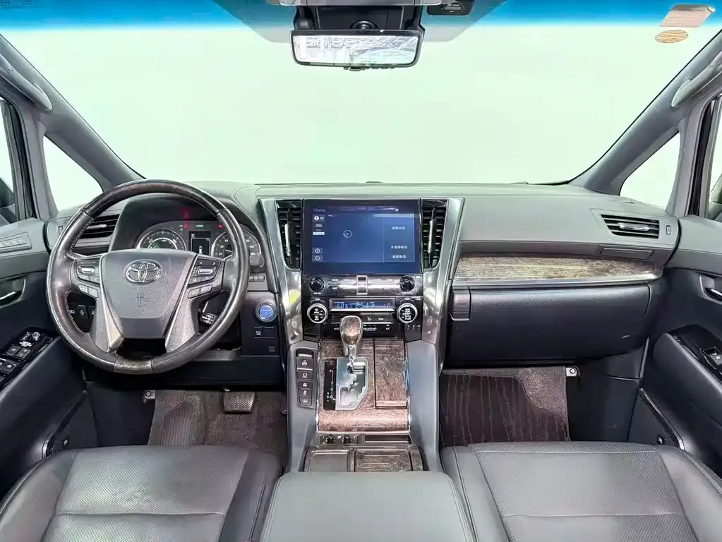 Toyota Alphard — фото 6