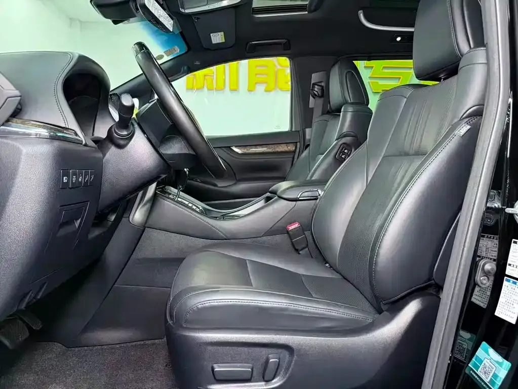 Toyota Alphard — фото 7