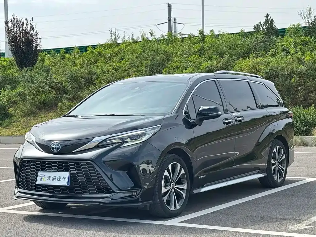 Toyota Granvia — фото 1