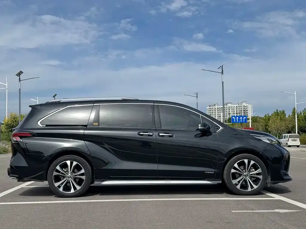 Toyota Granvia — фото 5