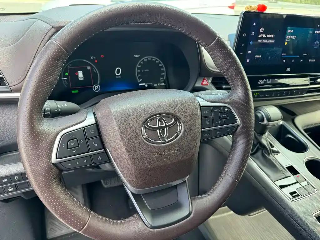 Toyota Granvia — фото 6