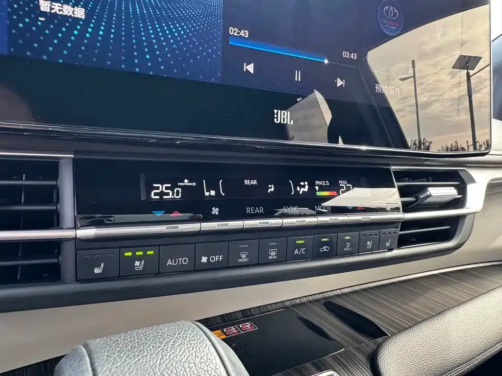 Toyota Granvia — фото 9