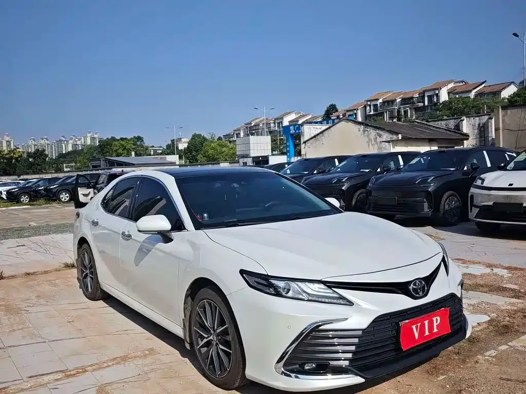 Toyota Camry — фото 7