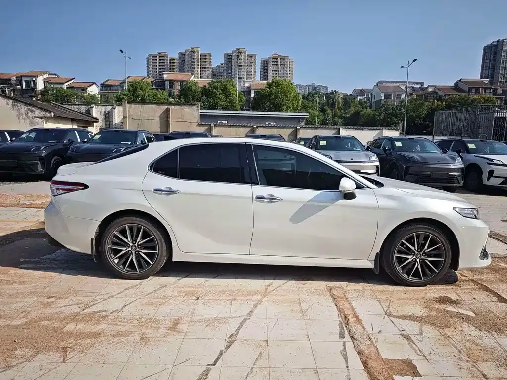 Toyota Camry — фото 10