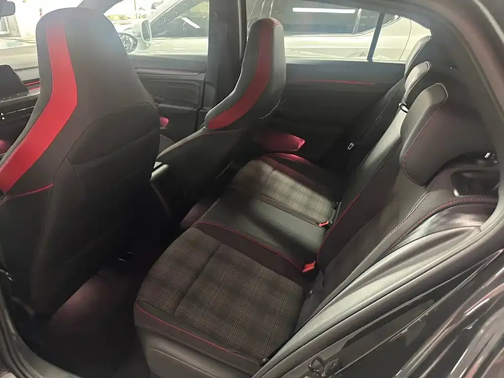 Volkswagen Golf GTI — фото 8