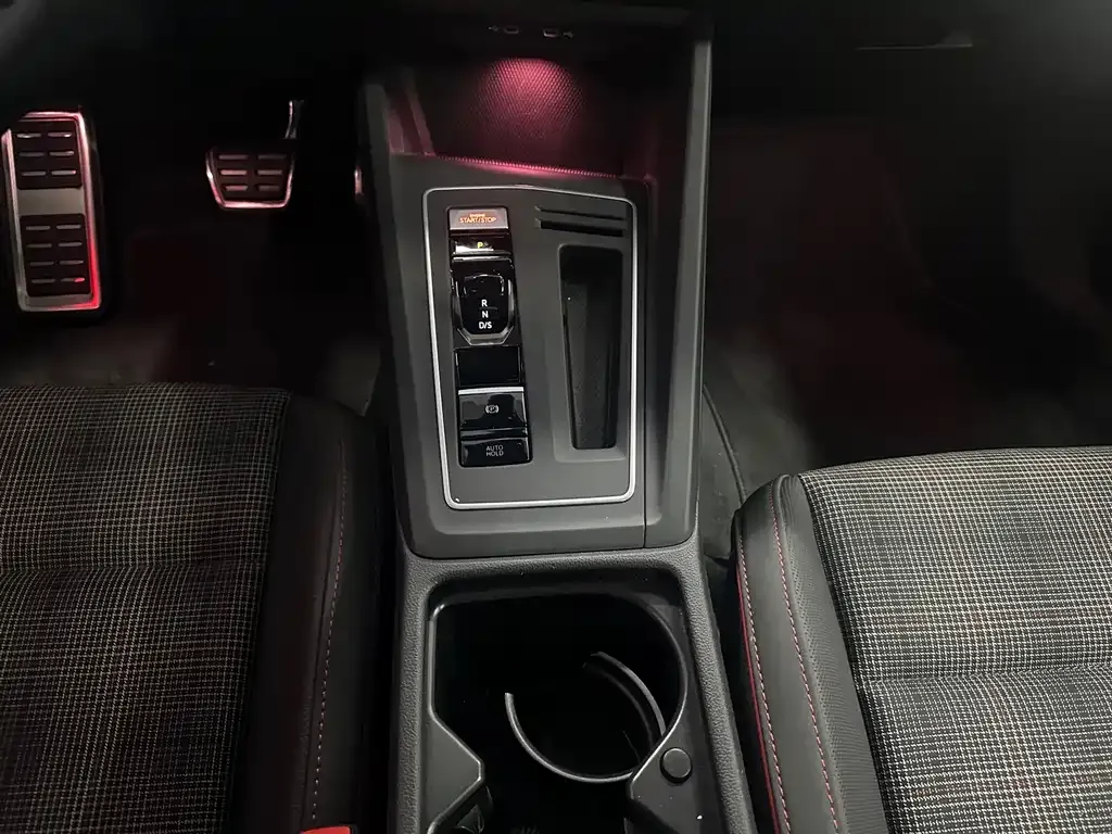 Volkswagen Golf GTI — фото 10