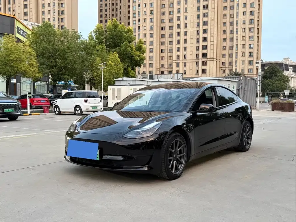 Tesla Model 3 — фото 1