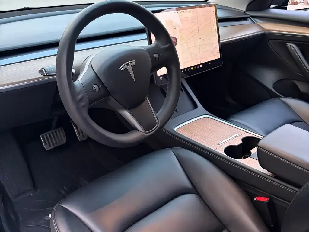 Tesla Model 3 — фото 9