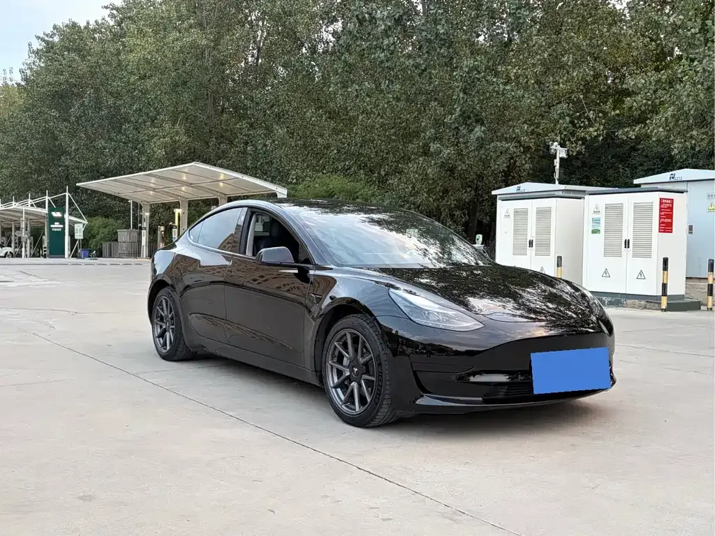 Tesla Model 3 — фото 8