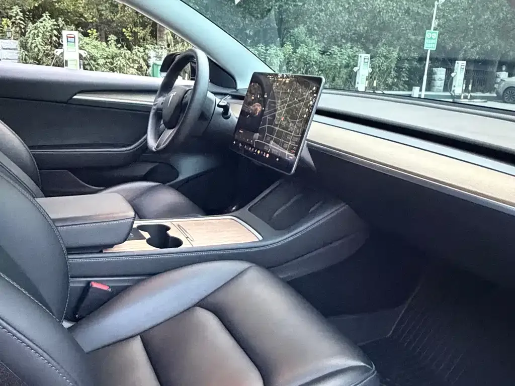 Tesla Model 3 — фото 10