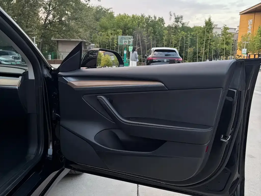 Tesla Model 3 — фото 4