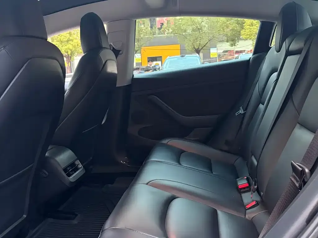 Tesla Model 3 — фото 2
