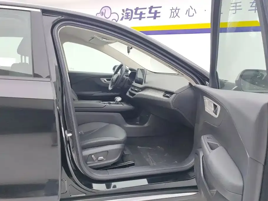 Hongqi E-QM5 — фото 10