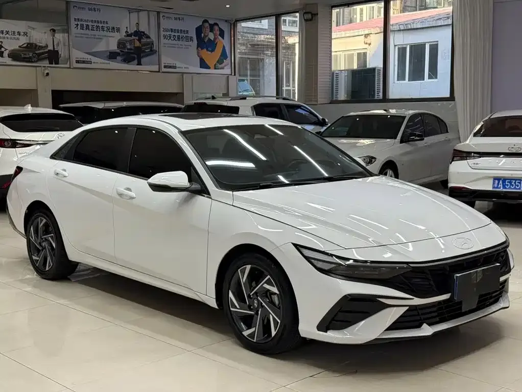 Hyundai Elantra — фото 5