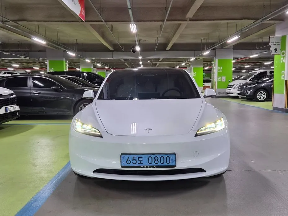Tesla Model 3 — фото 1