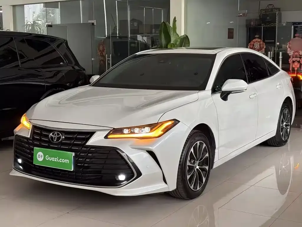 Toyota Avalon — фото 1