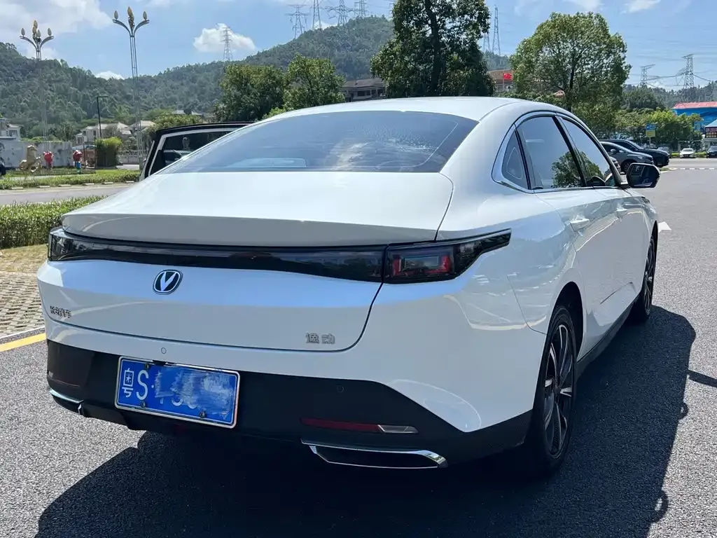 Changan Eado — фото 7
