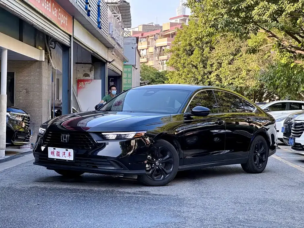 Honda Accord — фото 1