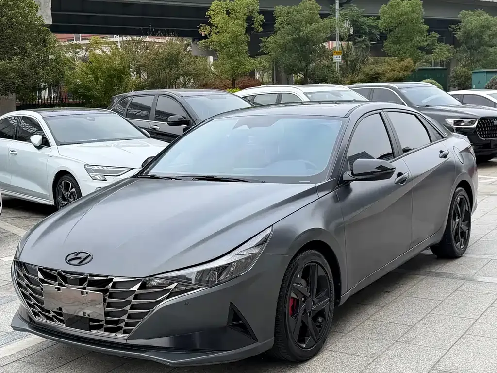Hyundai Elantra — фото 1