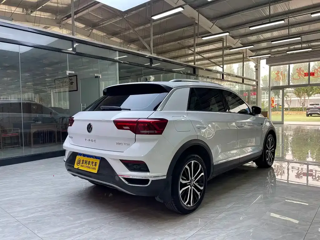 Volkswagen T-Roc — фото 8