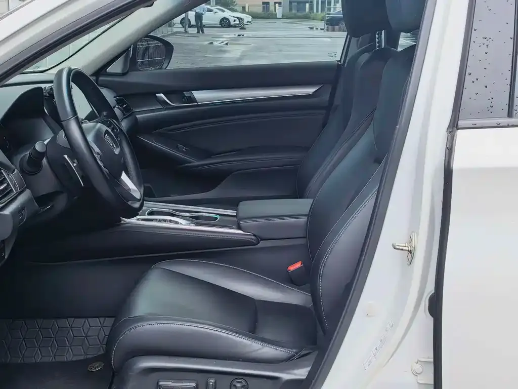 Honda Accord — фото 9