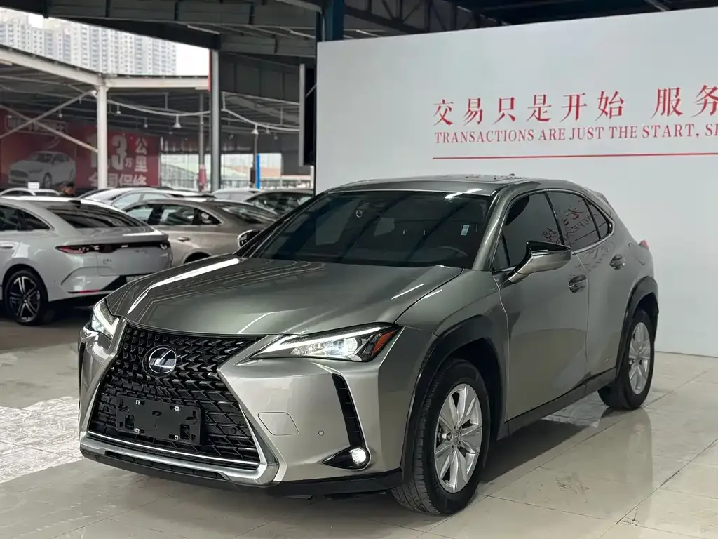 Lexus UX — фото 1