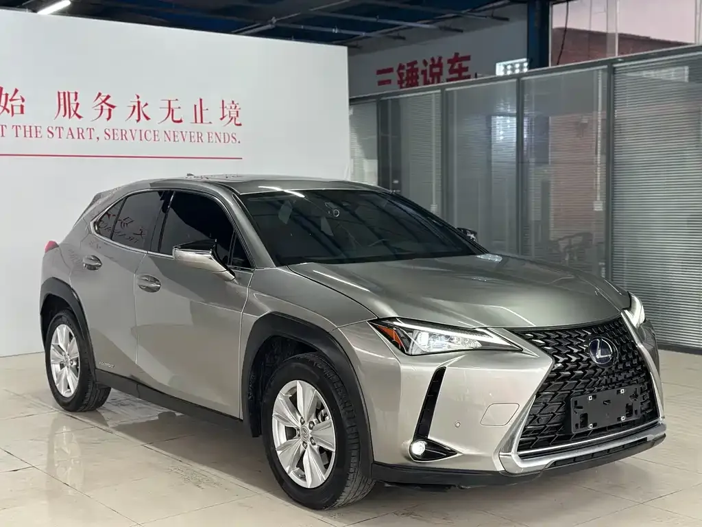 Lexus UX — фото 3